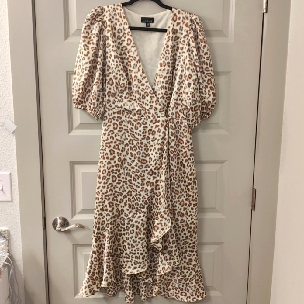 Animal print wrap dress half sleeve V neck with front ruffle size medium